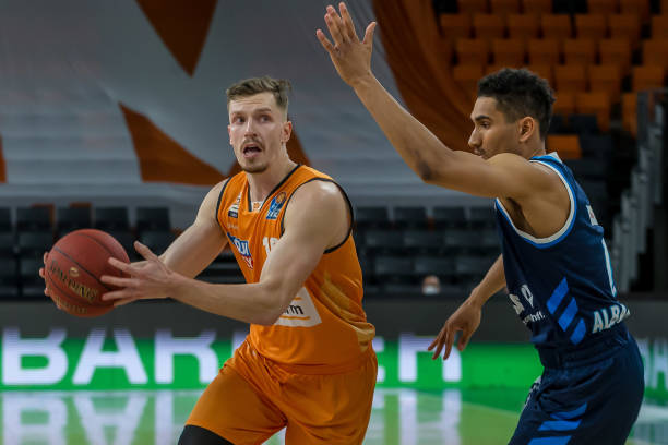 备受球迷关 备受球迷关