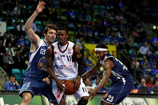 传拉开防线 传拉开防线