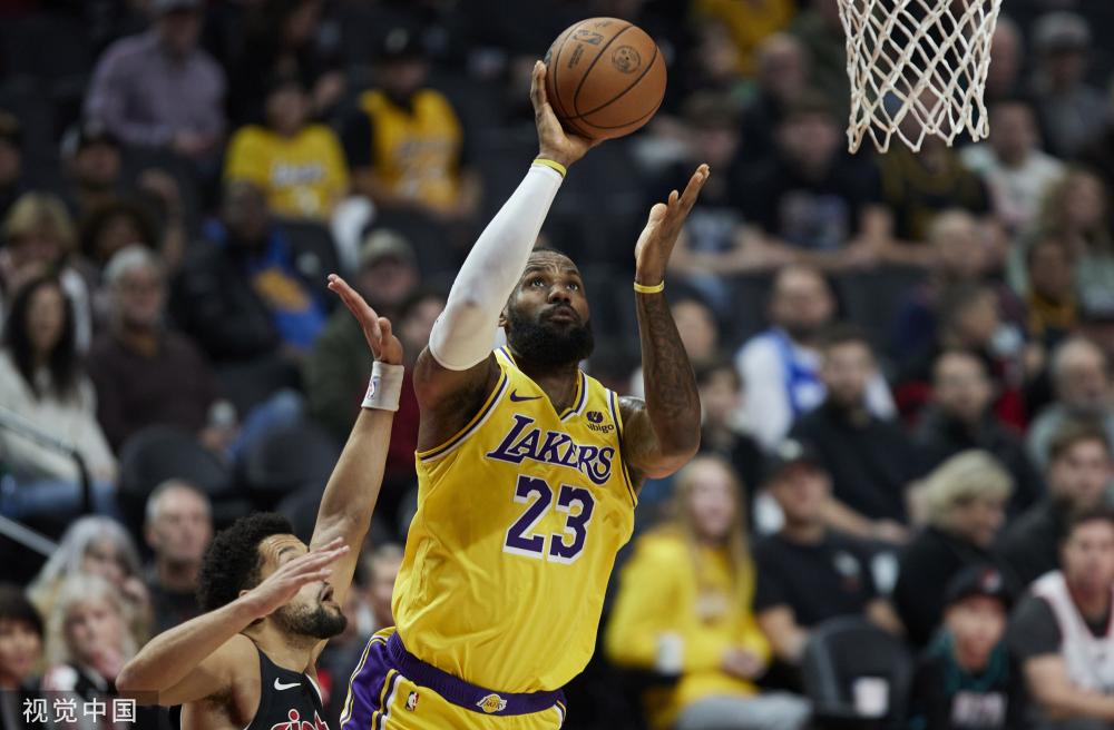 冲撞动作 冲撞动作